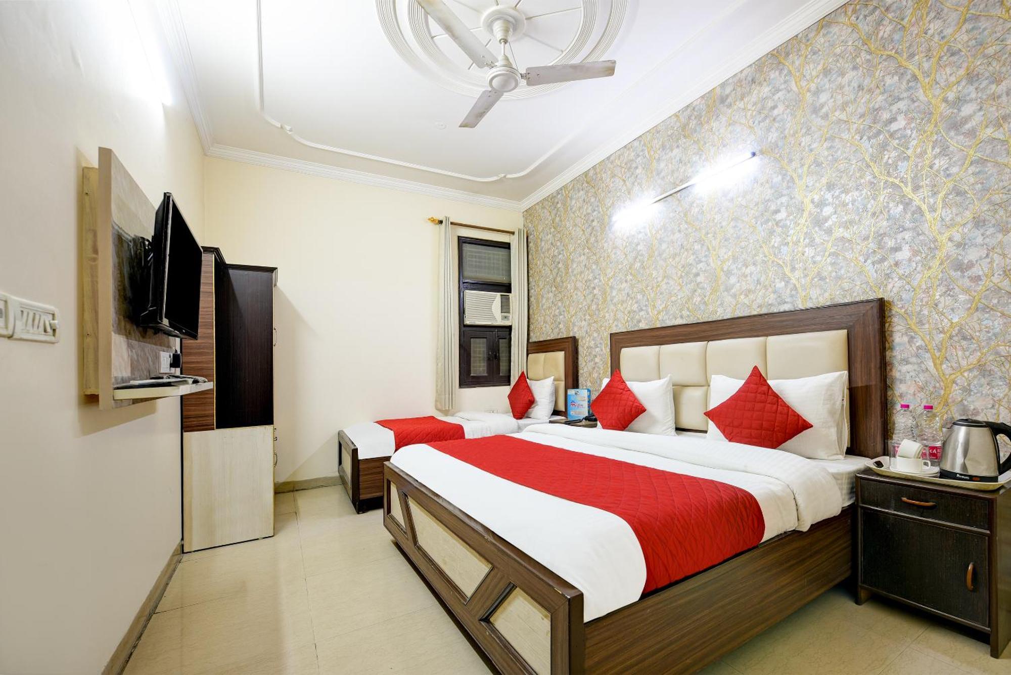 In Bb - Mayank Residency Guest house New Delhi