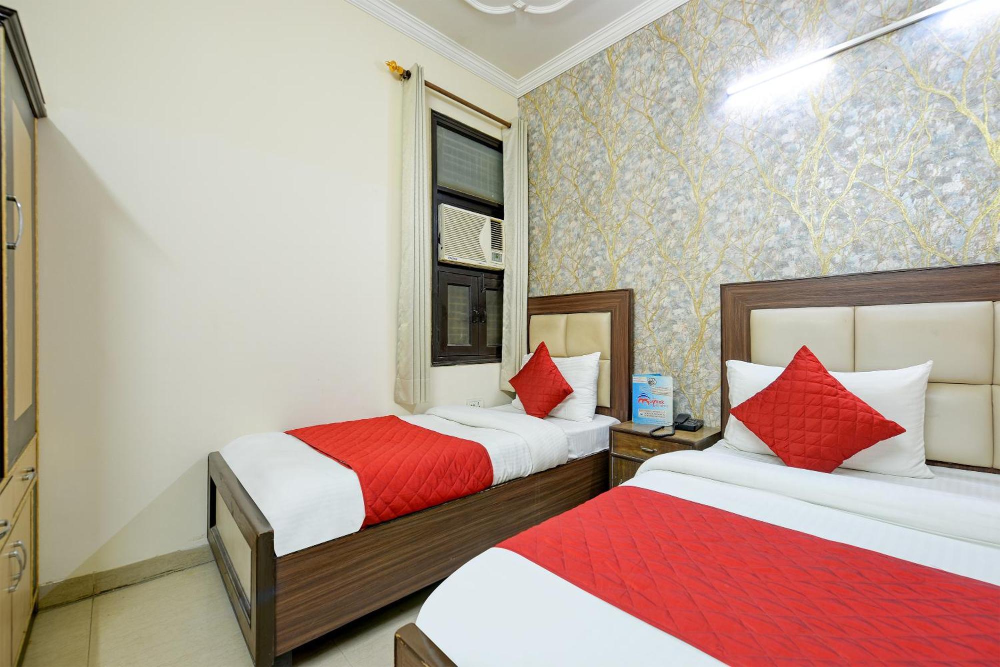 In Bb - Mayank Residency Guest house New Delhi